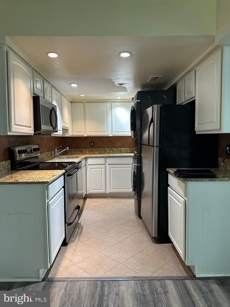 1721 Leisure Way photo 1