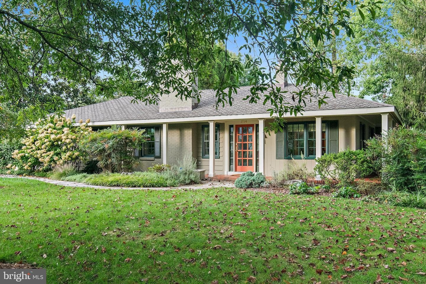 214 Wardour Drive photo 1