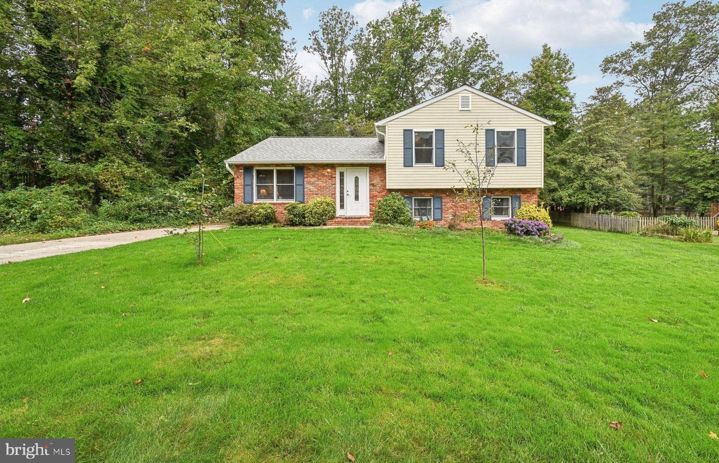 794 Tremaine Way photo 1