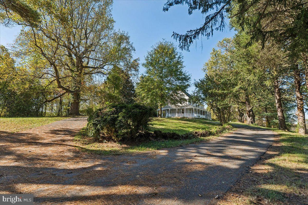 1101 Meredith Lane photo 1