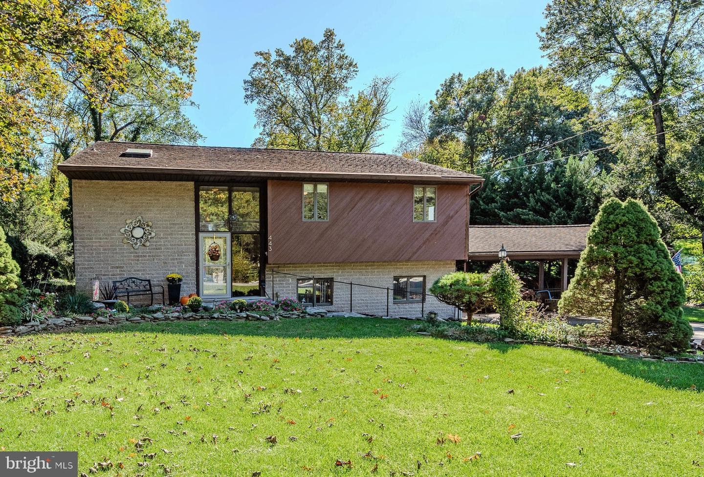 443 W Maple Road photo 1