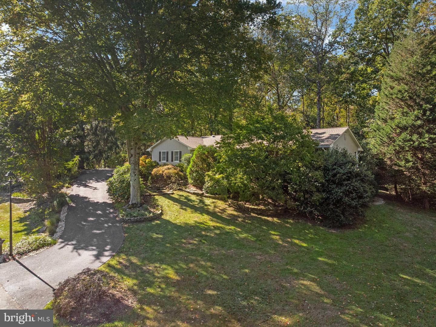 1676 Saint Albans Square photo 1