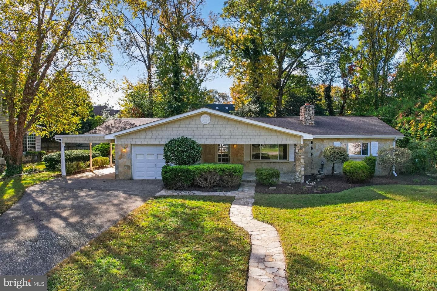 105 Giddings Avenue photo 1