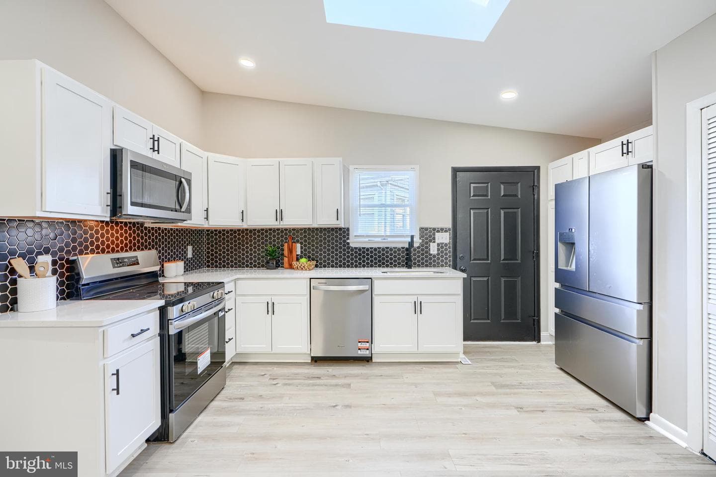 301 Newfield Road photo 1