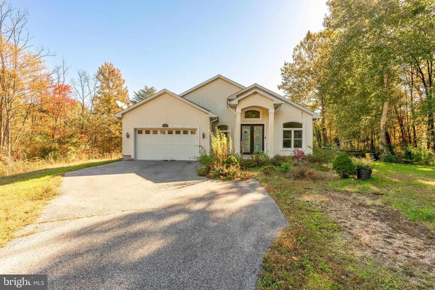 1207 Thompson Avenue photo 1