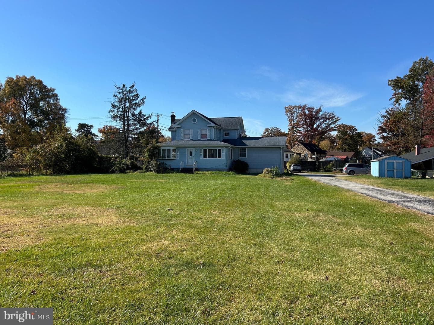 912 Oakwood Road photo 1