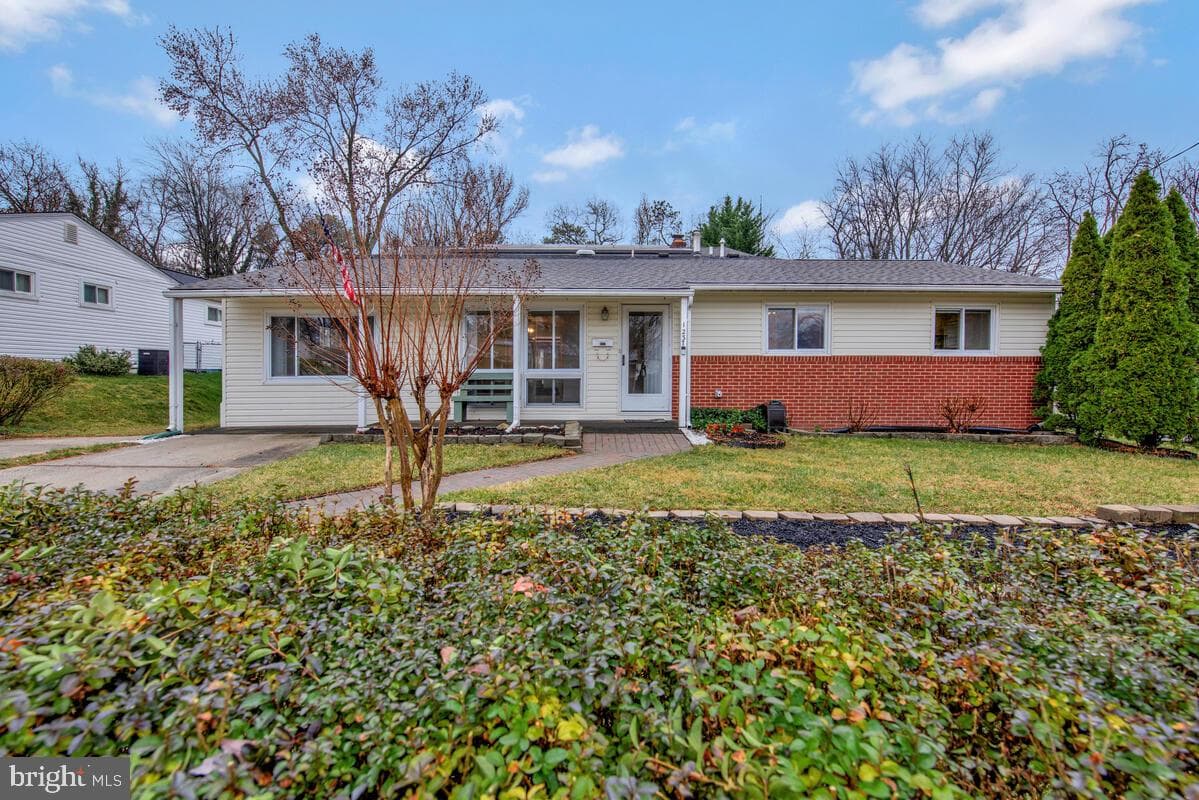 1237 Queen Anne Avenue photo 1