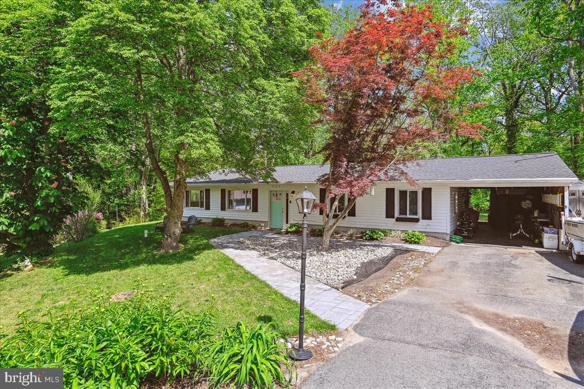 623 Maple Hill Lane photo 1
