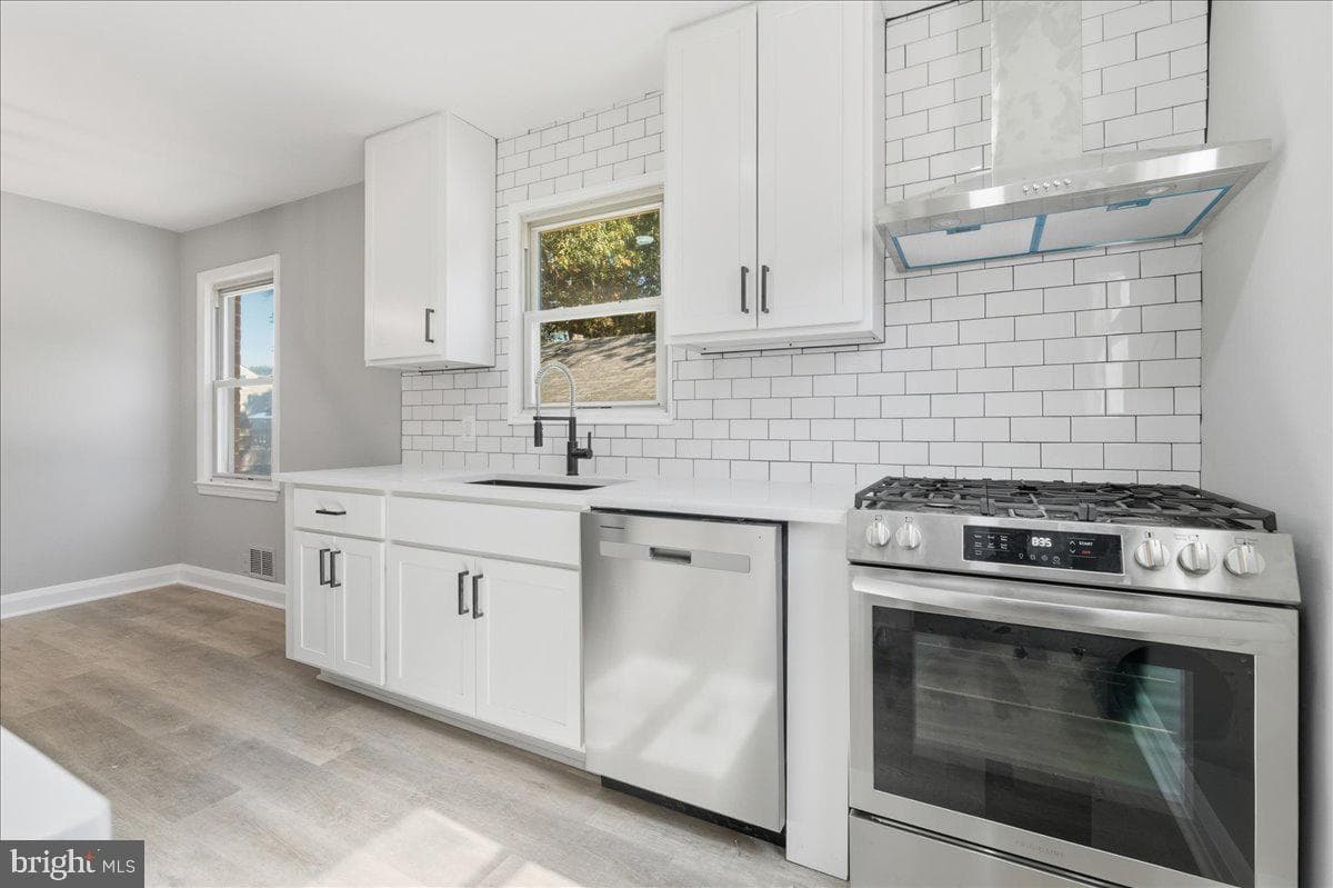 305 Newfield Road photo 1