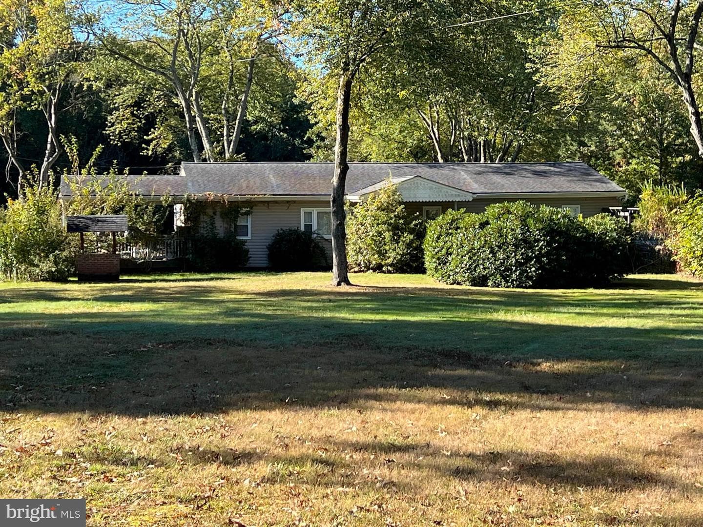 1129 Thompson Avenue photo 1