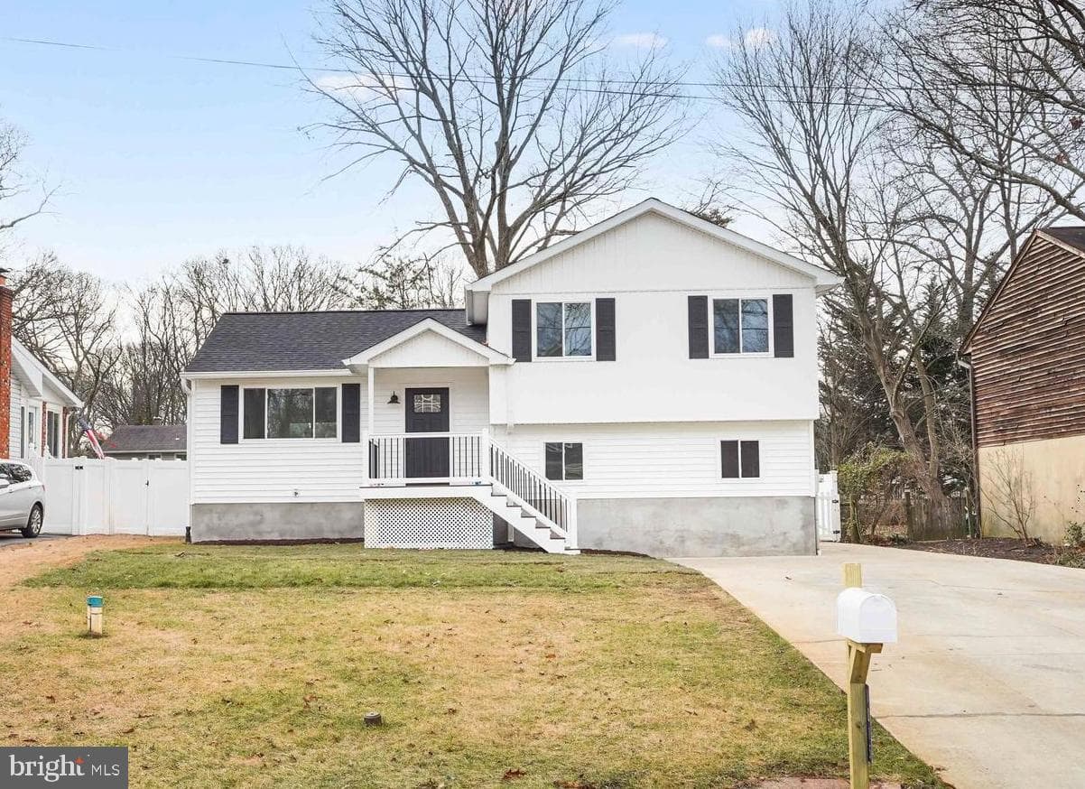 1015 Mount Holly Drive photo 1