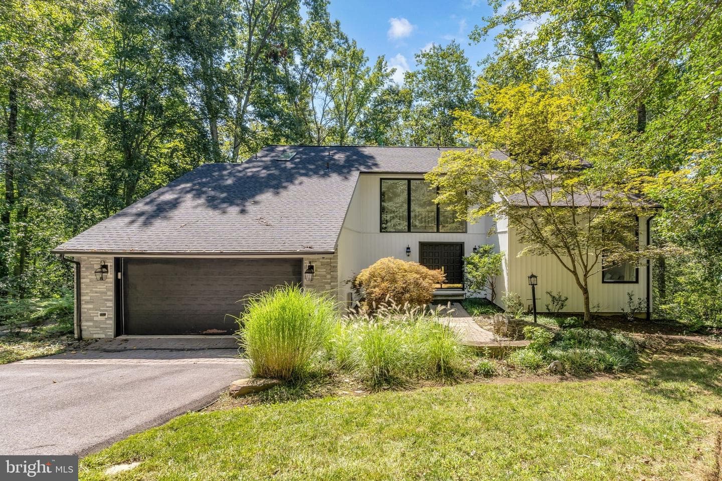 2023 Huntcliff Drive photo 1