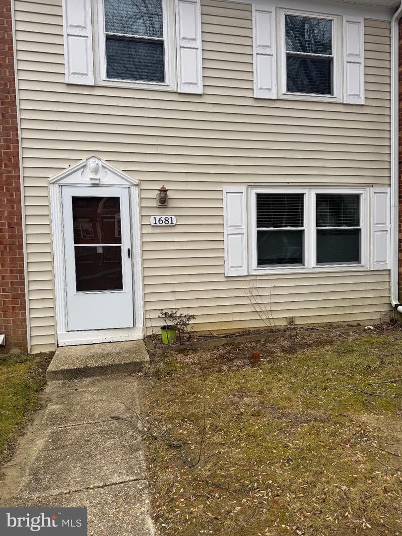 1681 Yorktown Court photo 1