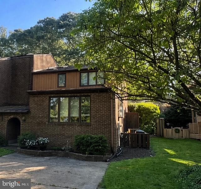 728 Ticonderoga Avenue photo 1