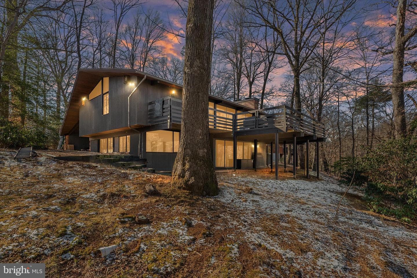 900 Coachway photo 1