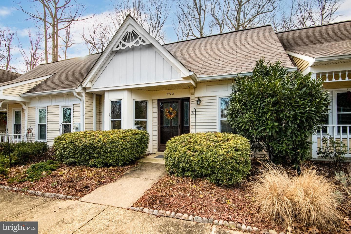 992 Riversedge Circle photo 1
