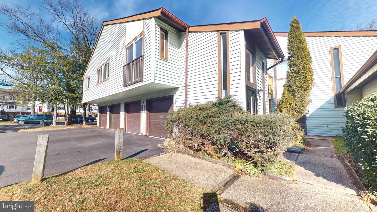 1717 Aberdeen Court photo 1