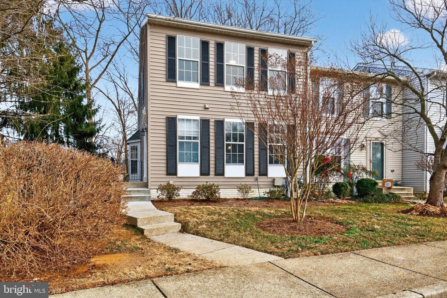 592 Quaker Ridge Court photo 1