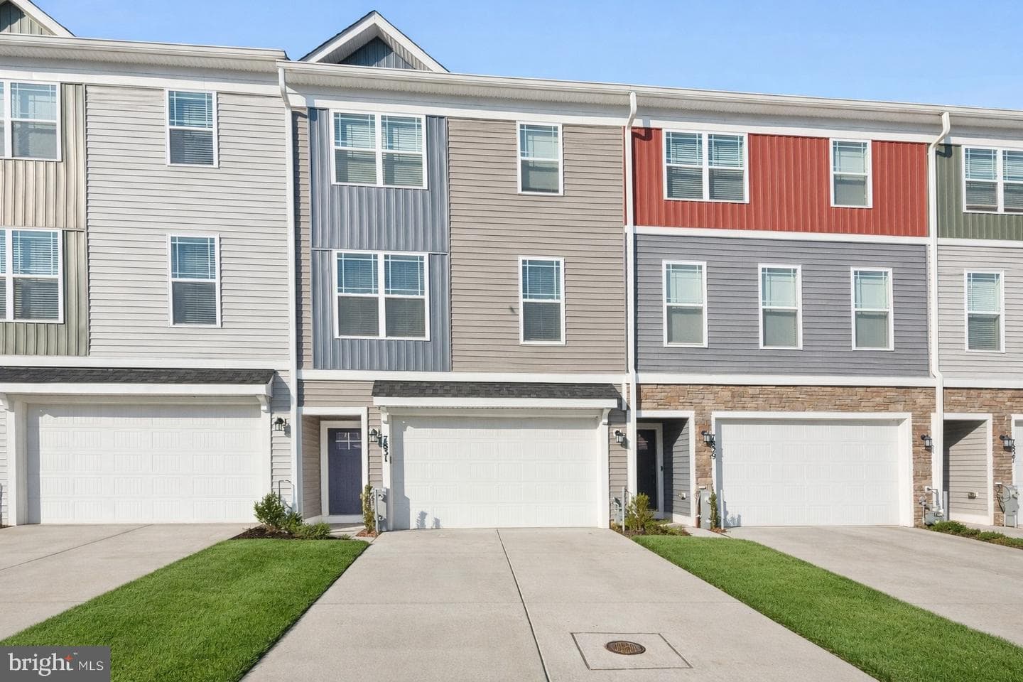 7831 Wolf Run Lane photo 1