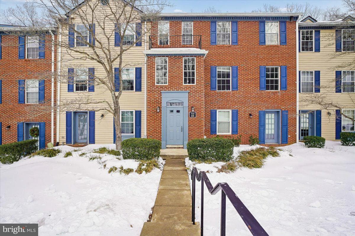 656 Newbridge Court #4-656 photo 1