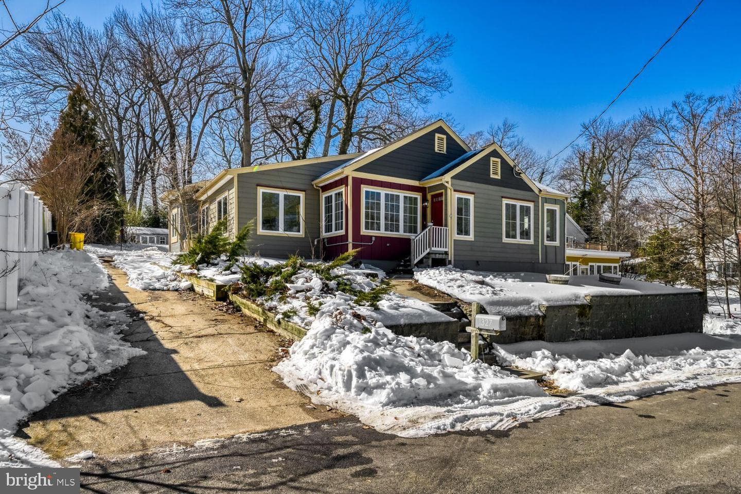 1327 Bay Avenue photo 1