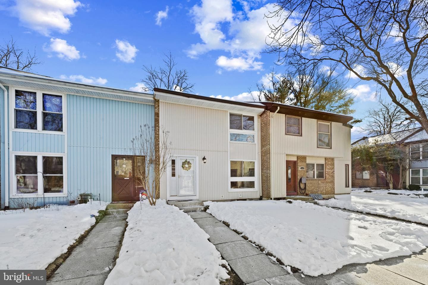 2004 Cambridge Drive photo 1