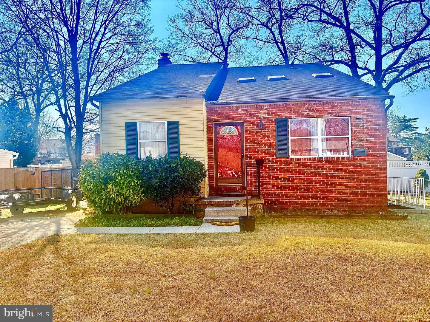 793 Martin Court W photo 1