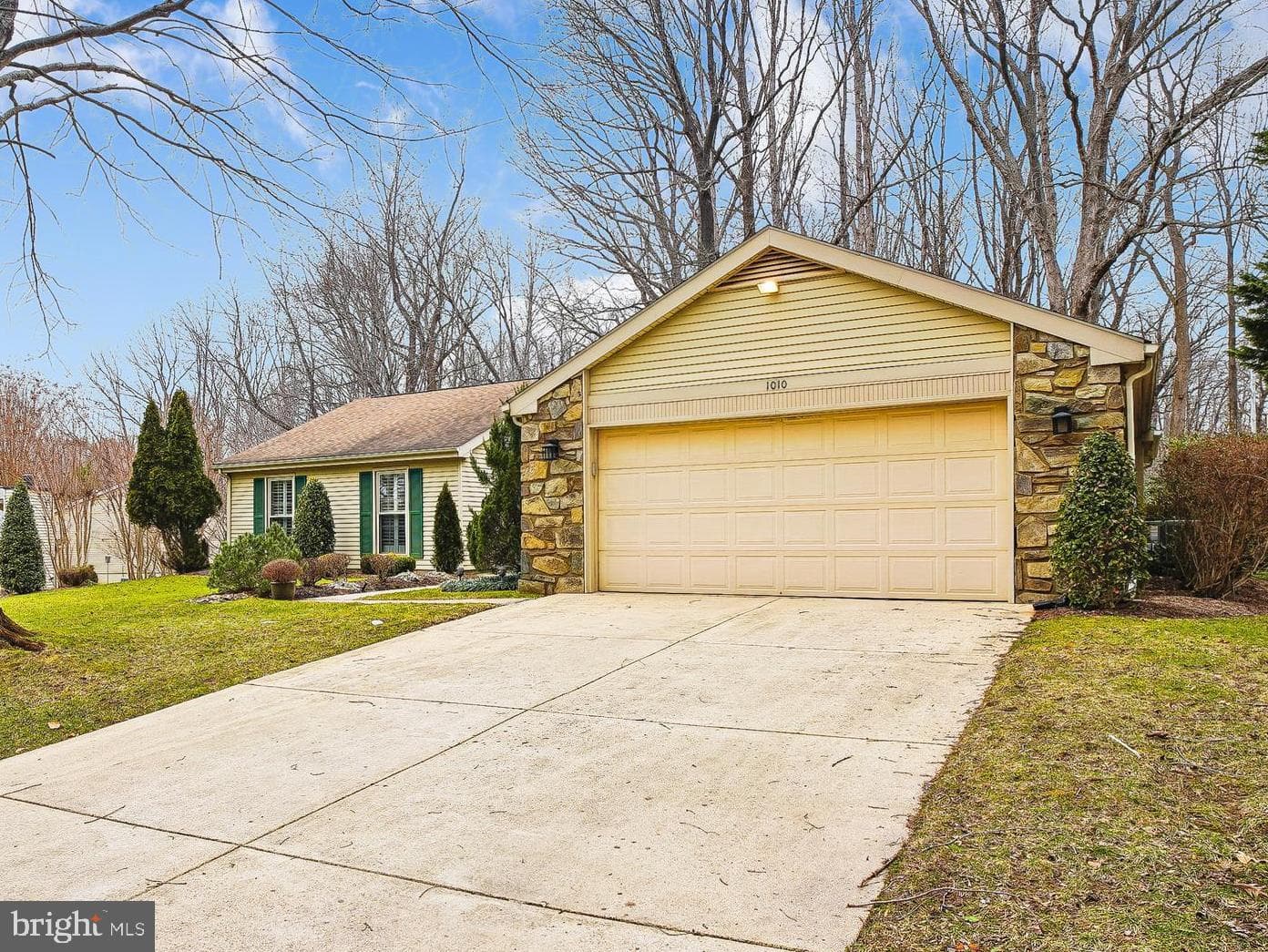 1010 Mastline Drive photo 1