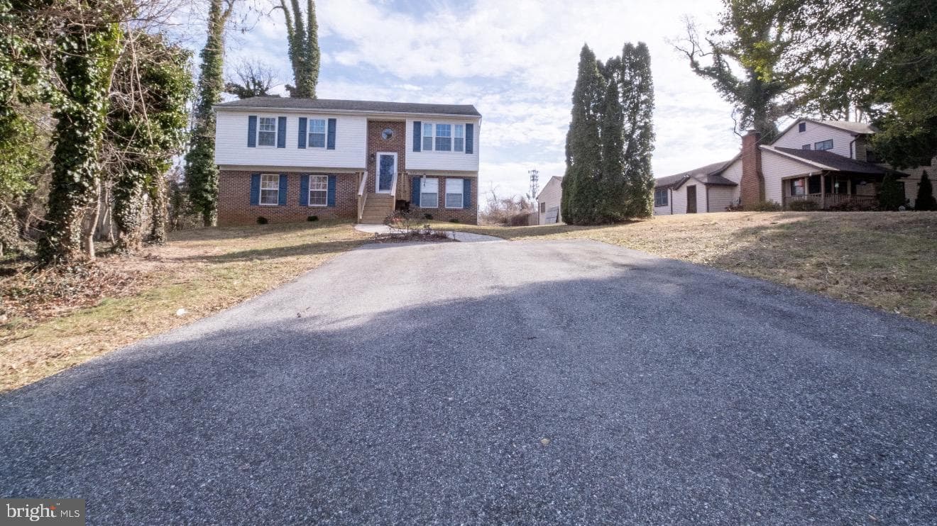 371 Freshfield Lane photo 1