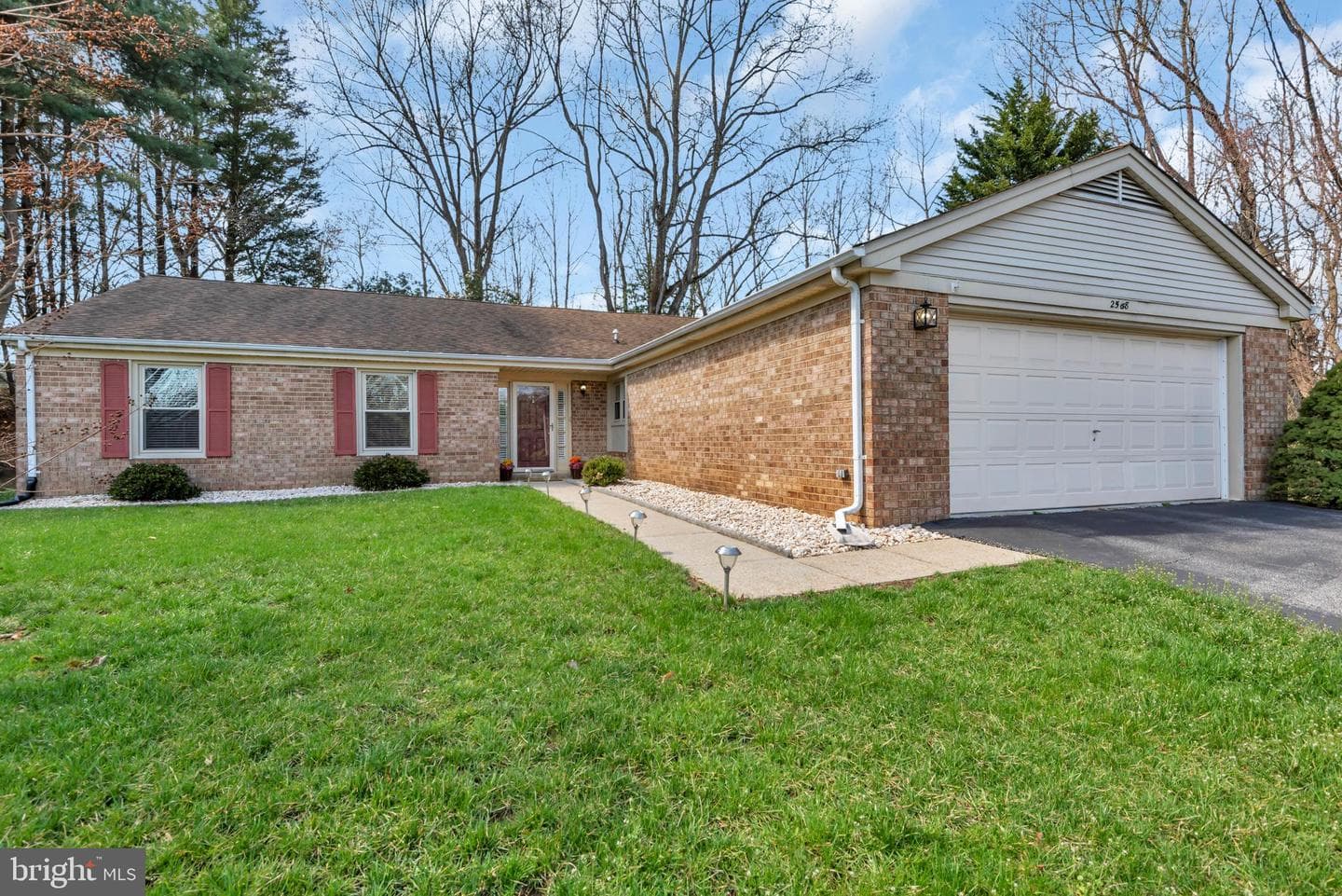 2568 Forest Knoll photo 1