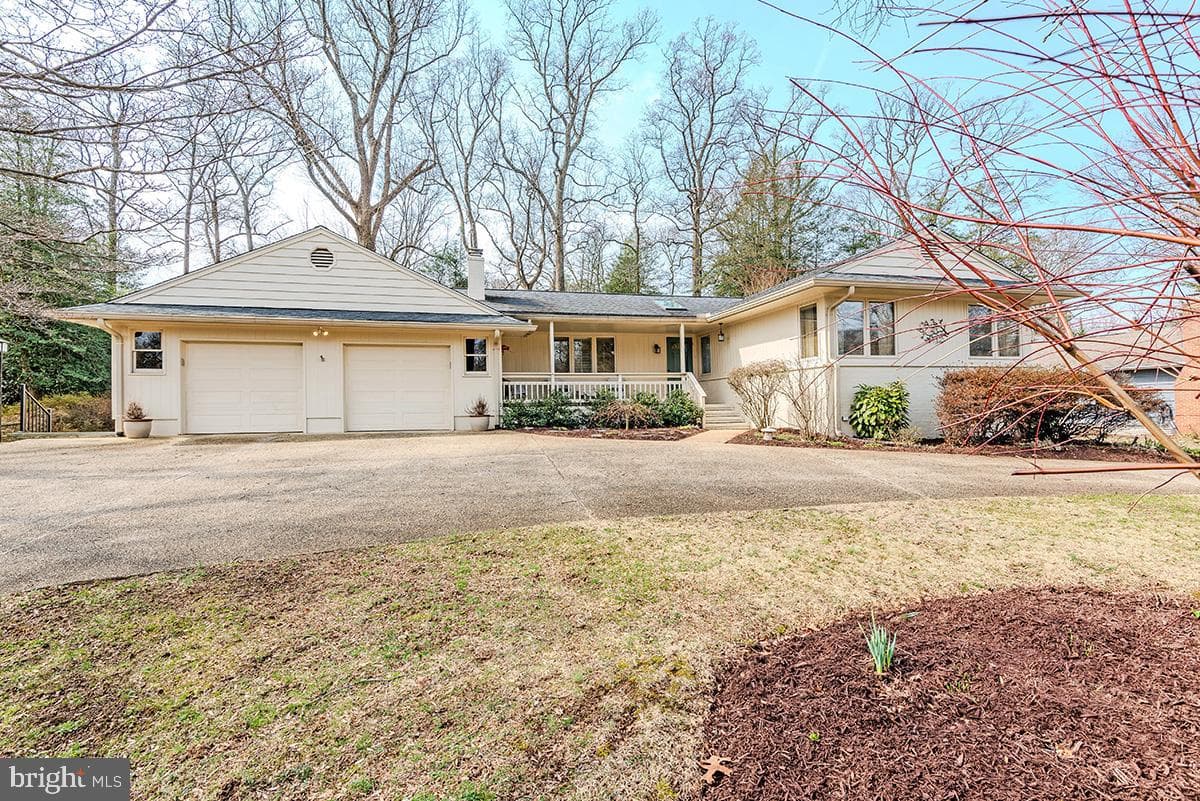 1838 Lindamoor Drive photo 1