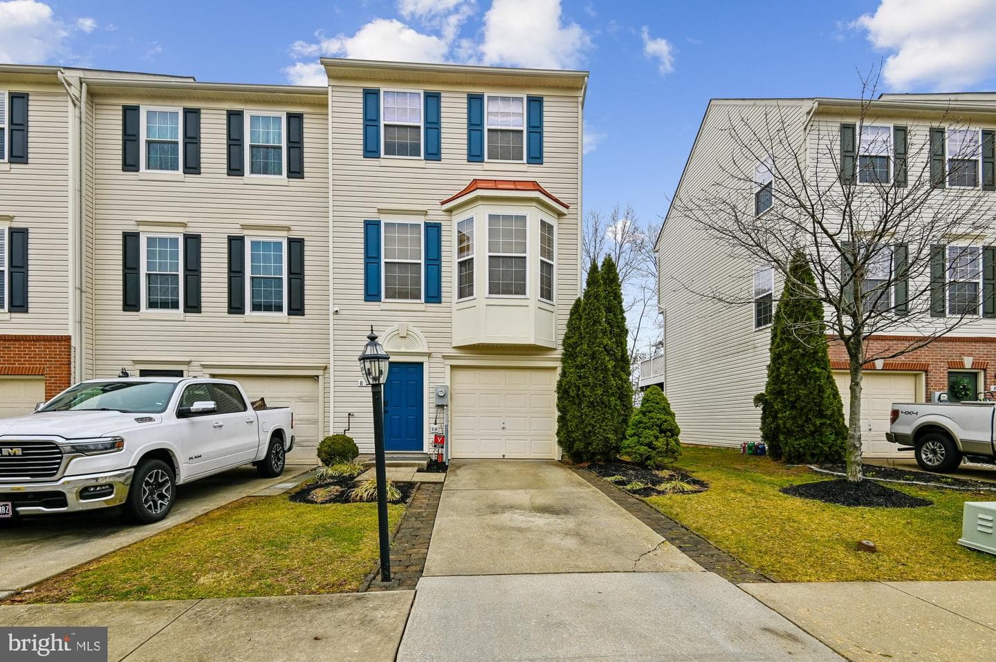 821 Croggan Crescent photo 1
