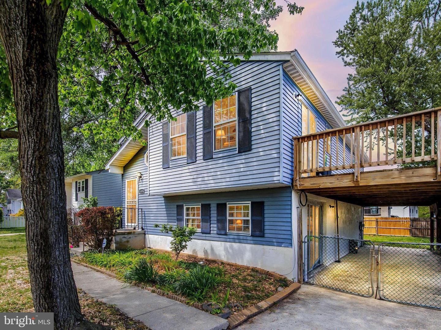 1026 Twin View