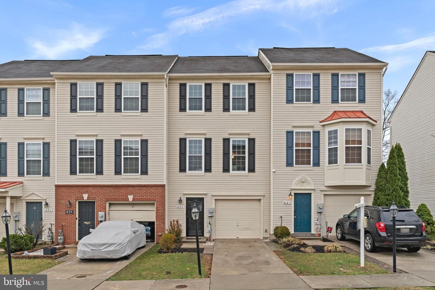 823 Croggan Crescent photo 1