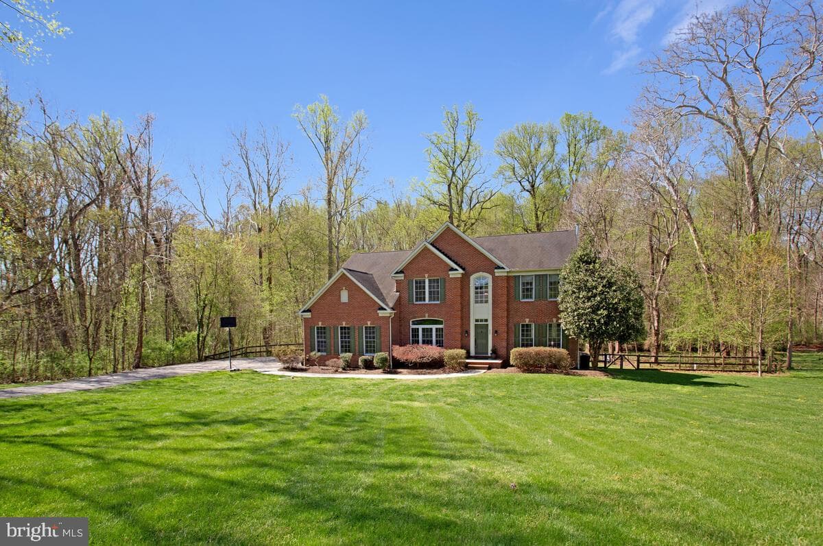 405 Pondview Lane