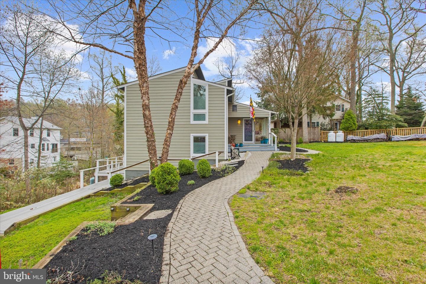 2642 Queen Anne Circle