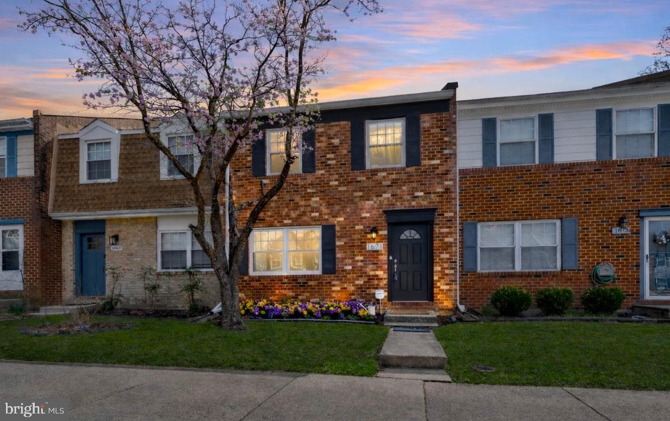 1671 Yorktown Court photo 1