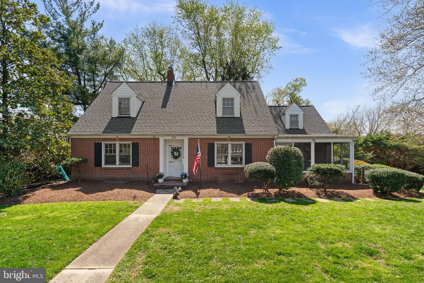 211 W Maple Road