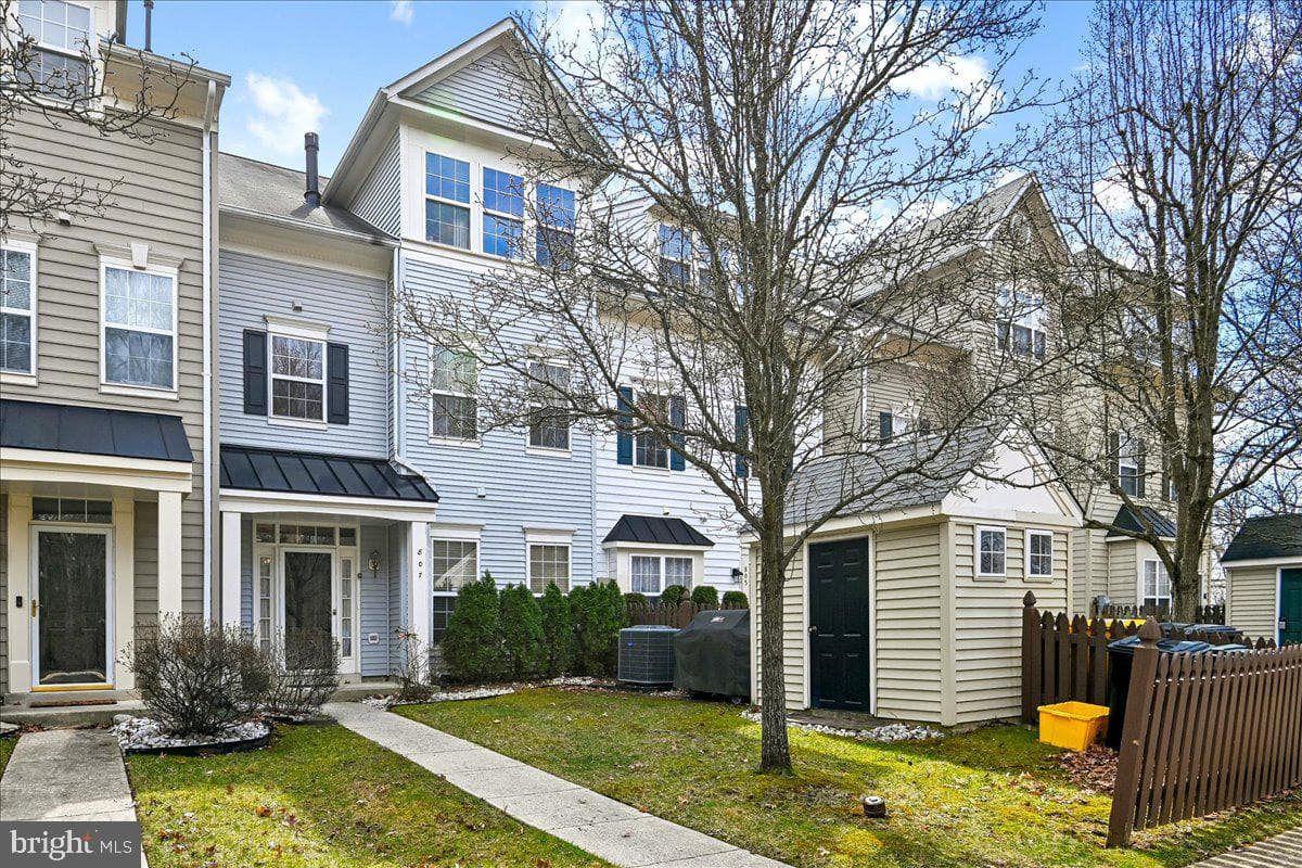 807 Oyster Court photo 1