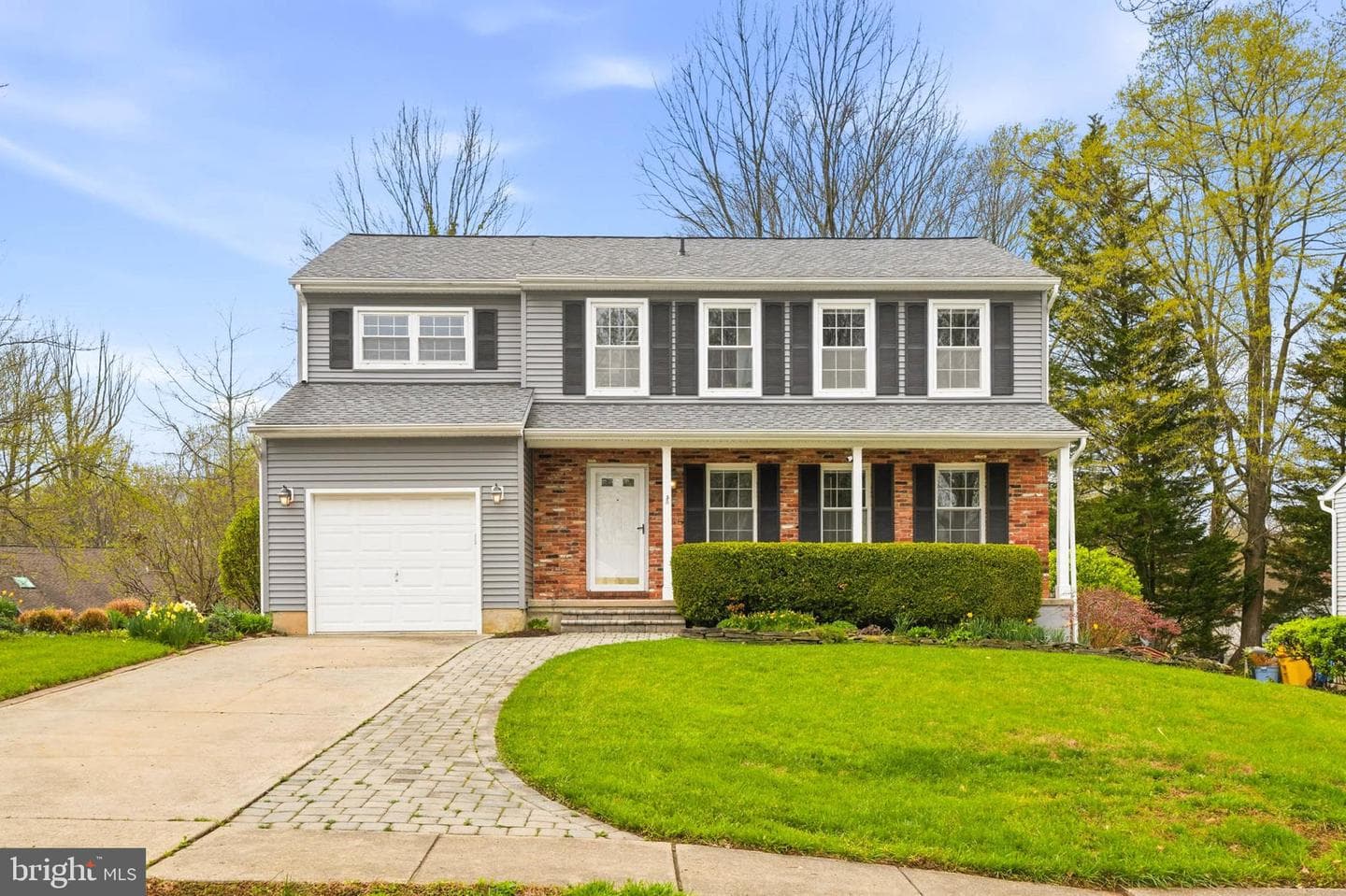 525 Loughton Lane photo 1