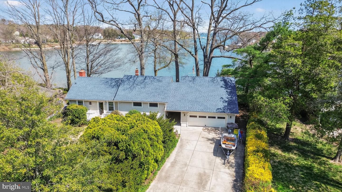 852 Riverside Drive