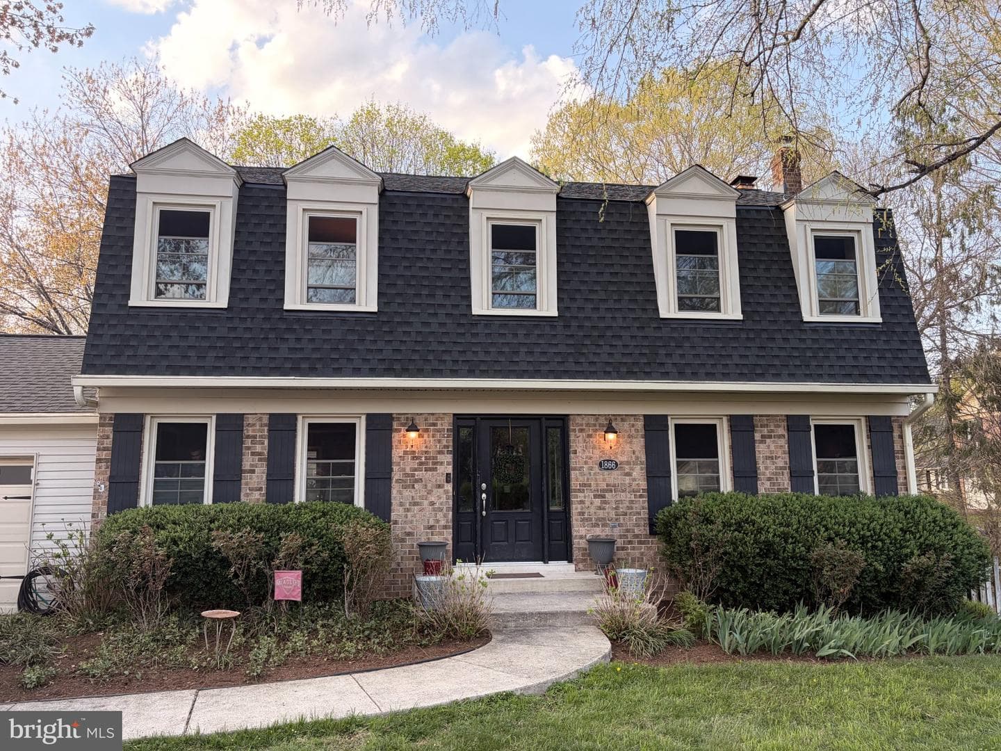 1866 E Queens Court