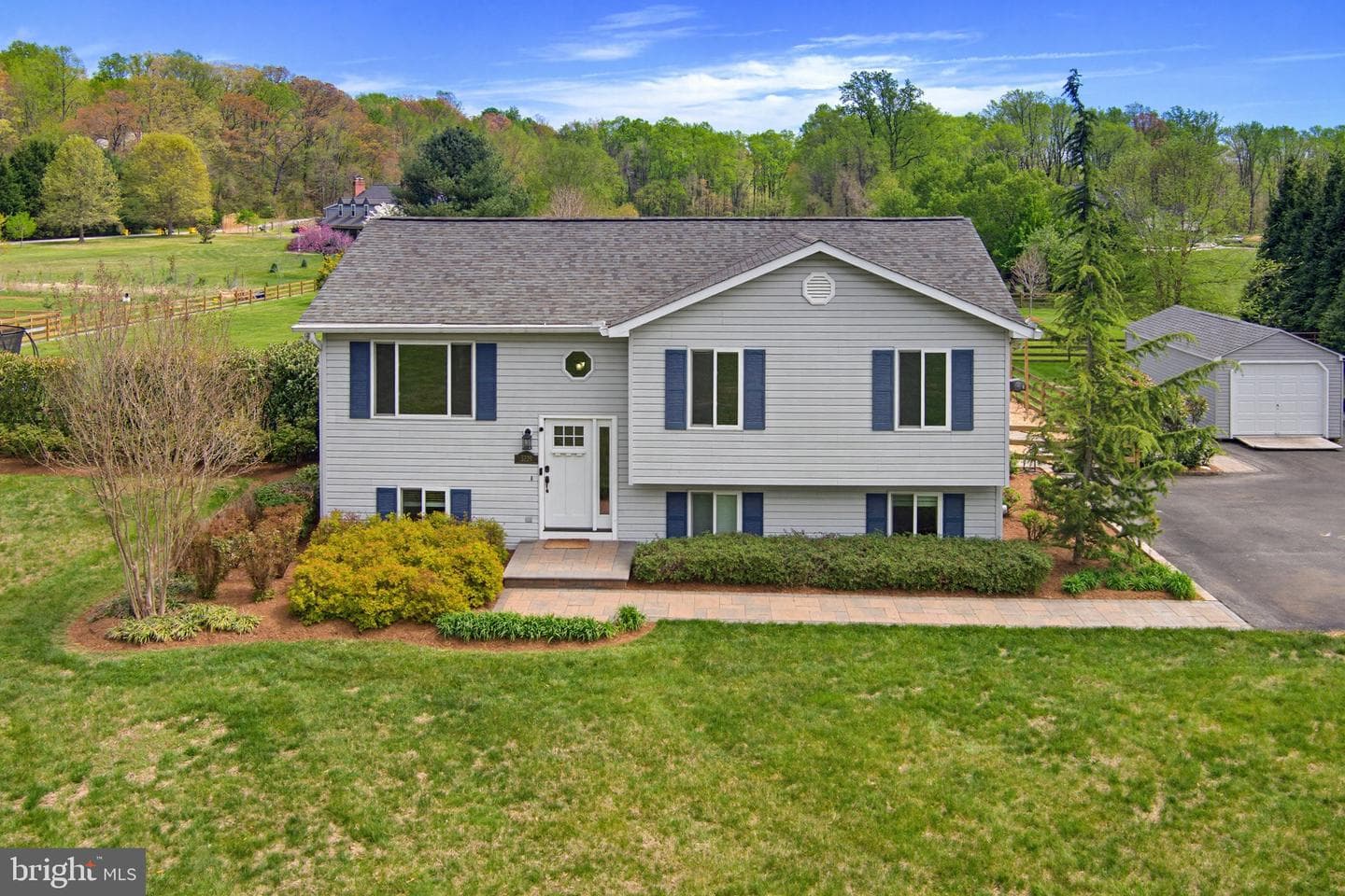 3229 Beards Point Road photo 1