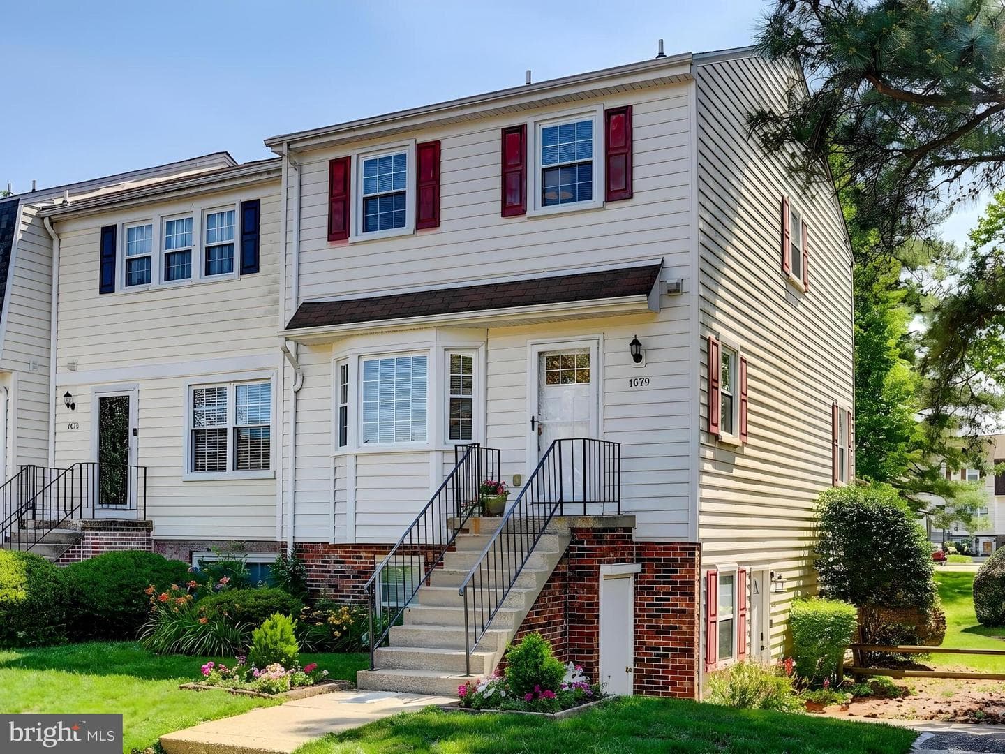 1679 Hart Court photo 1