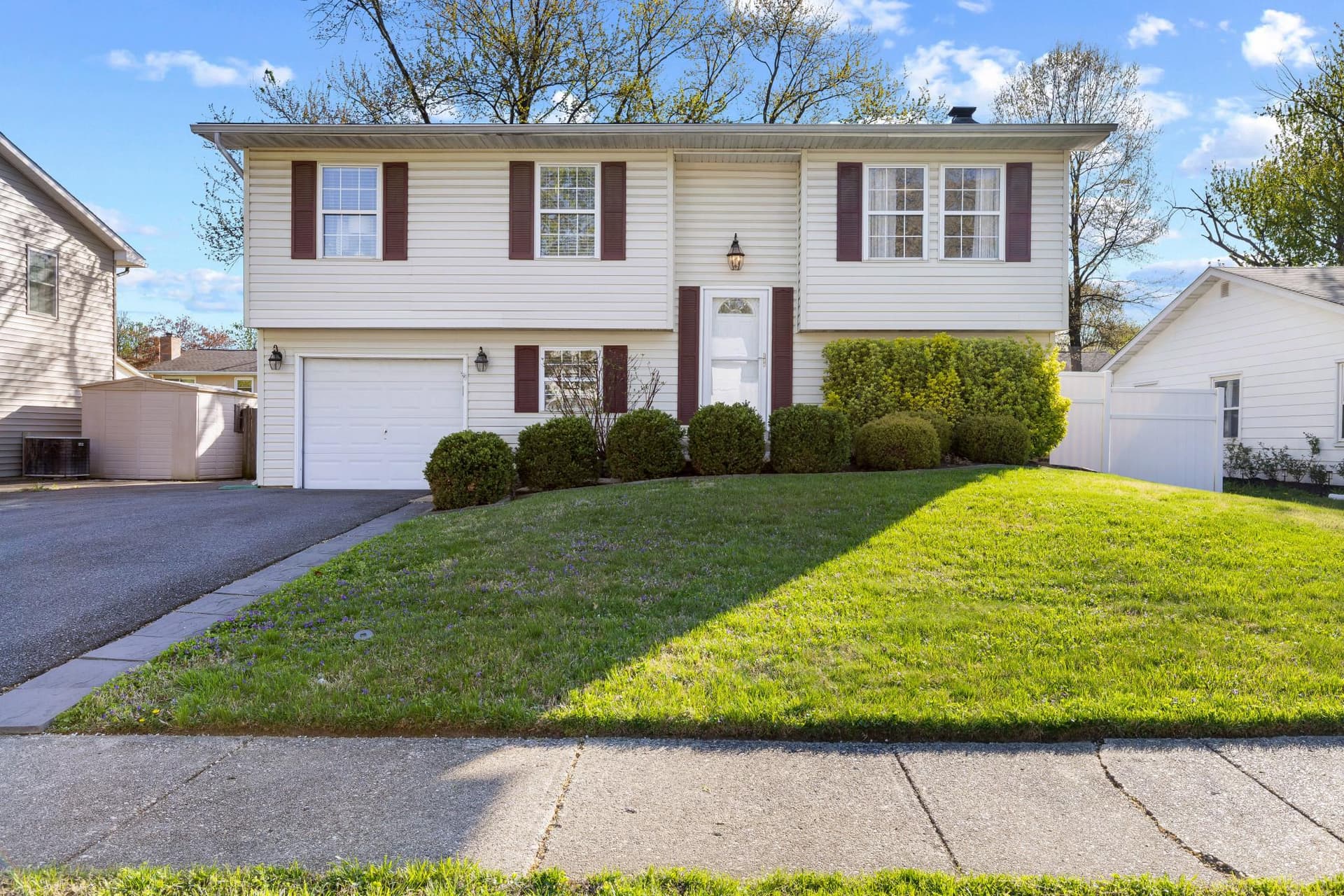 1019 Christmas Lane photo 1