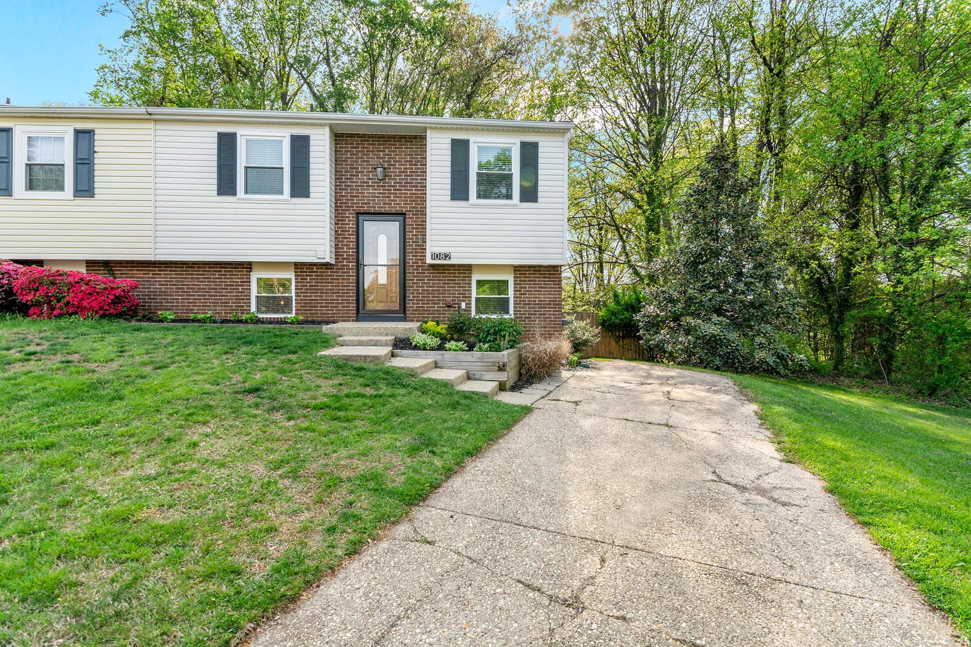 1082 Brightleaf Court photo 1