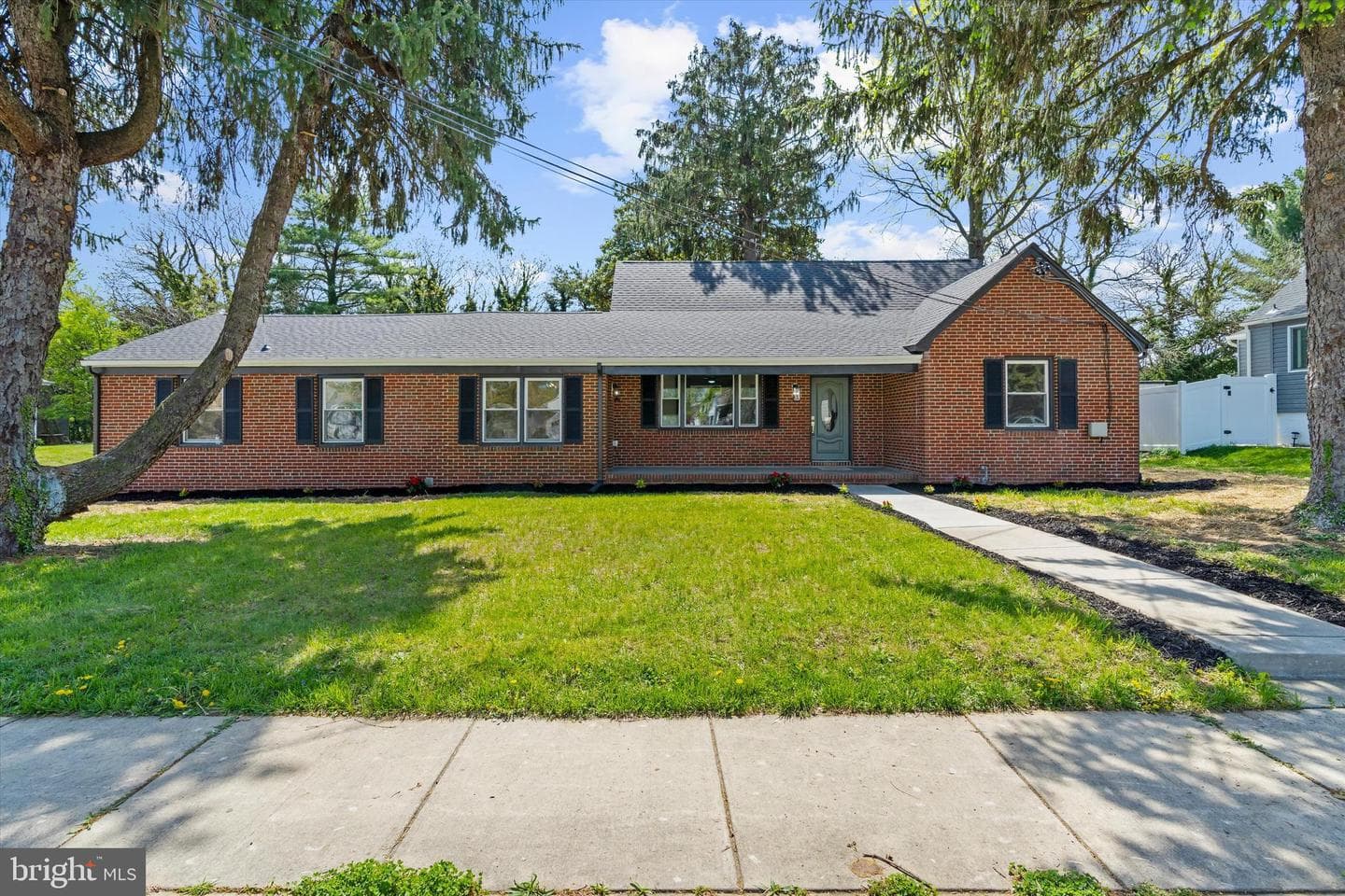 203 Walton Avenue photo 1