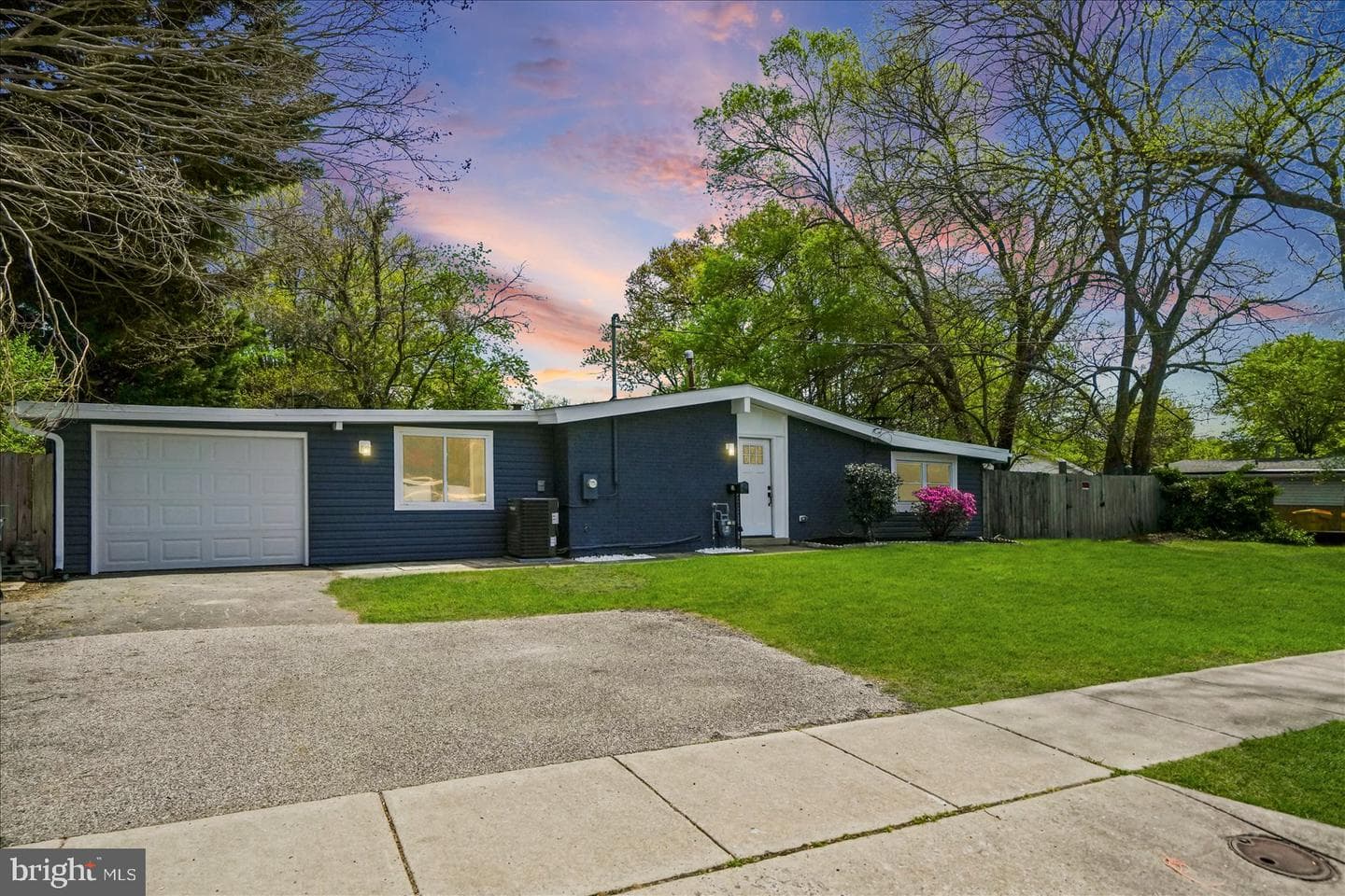 214 Saint James Drive photo 1