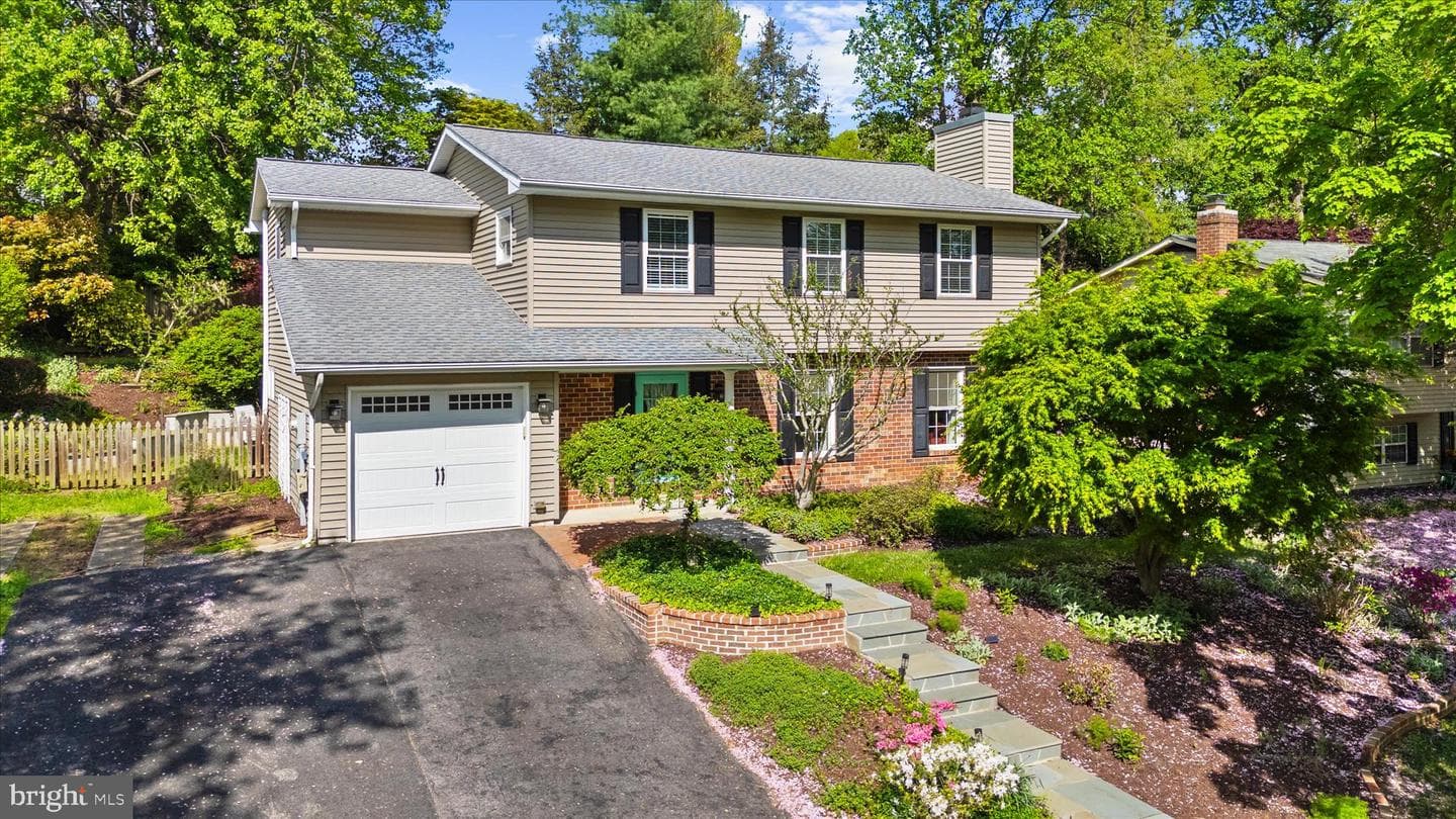 1126 Neptune Place