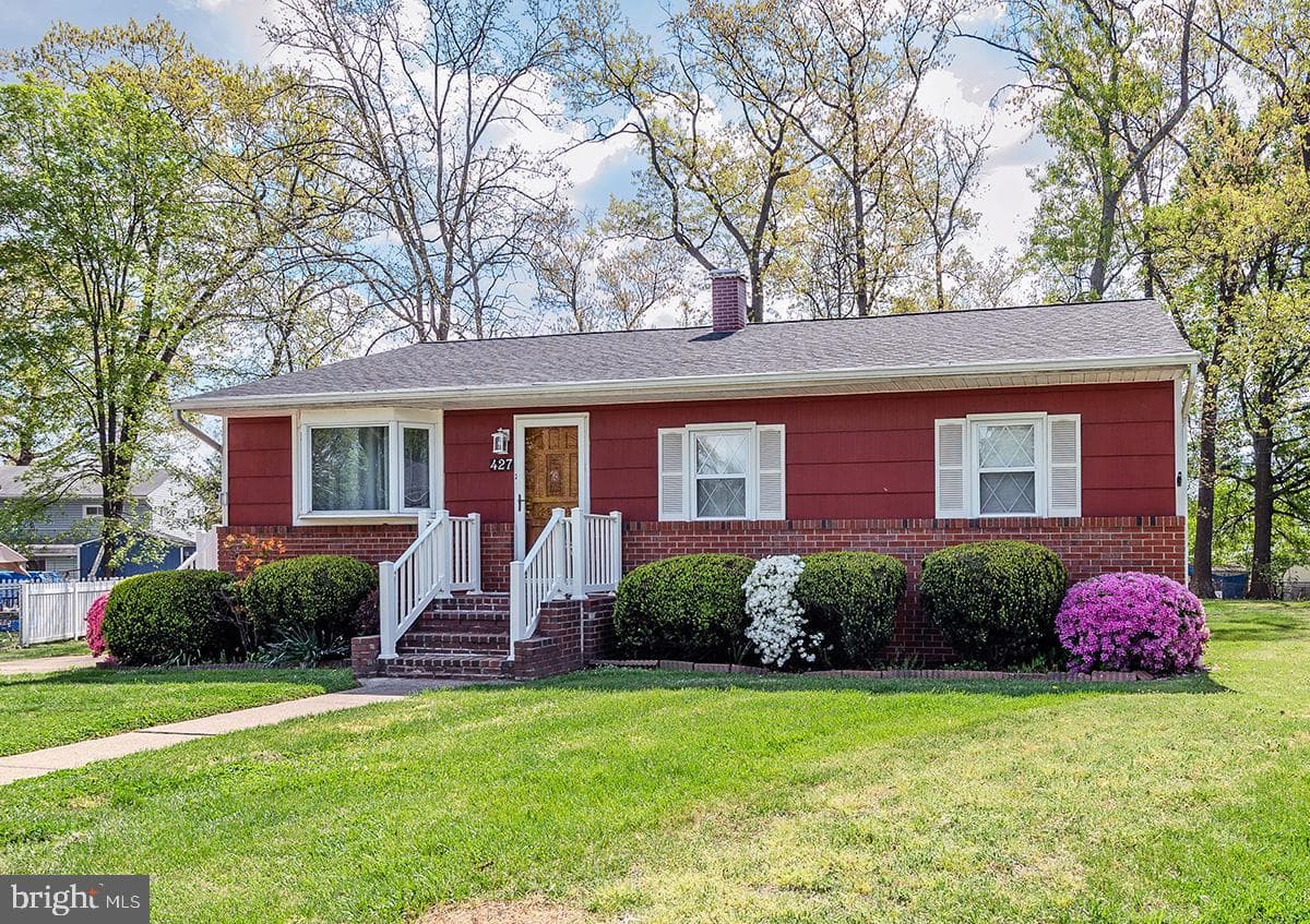 427 Carol Court photo 1